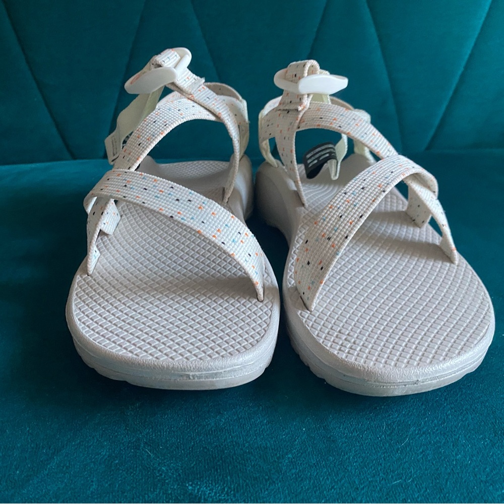 Chaco - Women’s W7 (fits 8 1/2) Cream Strappy Sandals with Multicolor Pattern - Picture 2 of 5